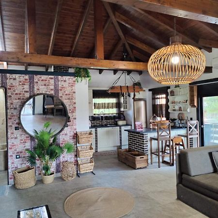 Vintage Lux Homes Vrasná المظهر الخارجي الصورة