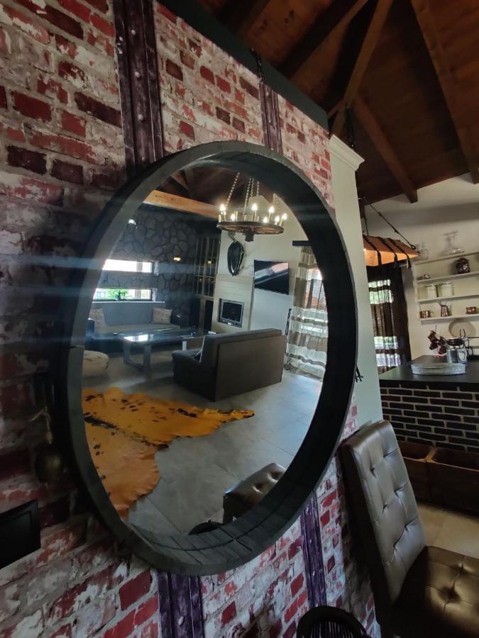 Vintage Lux Homes Vrasná المظهر الخارجي الصورة